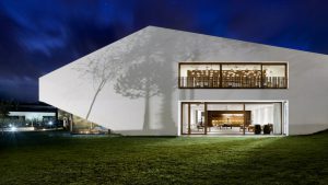 land Vineyards Resort